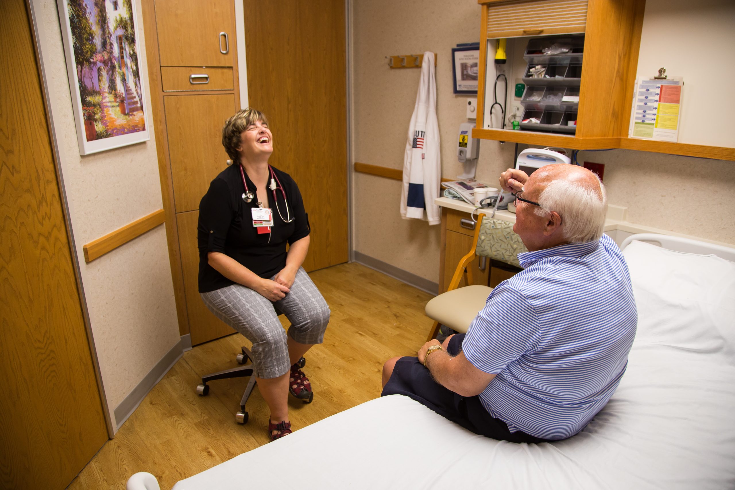 Dr. Lisa Bratzke meets with a patient.